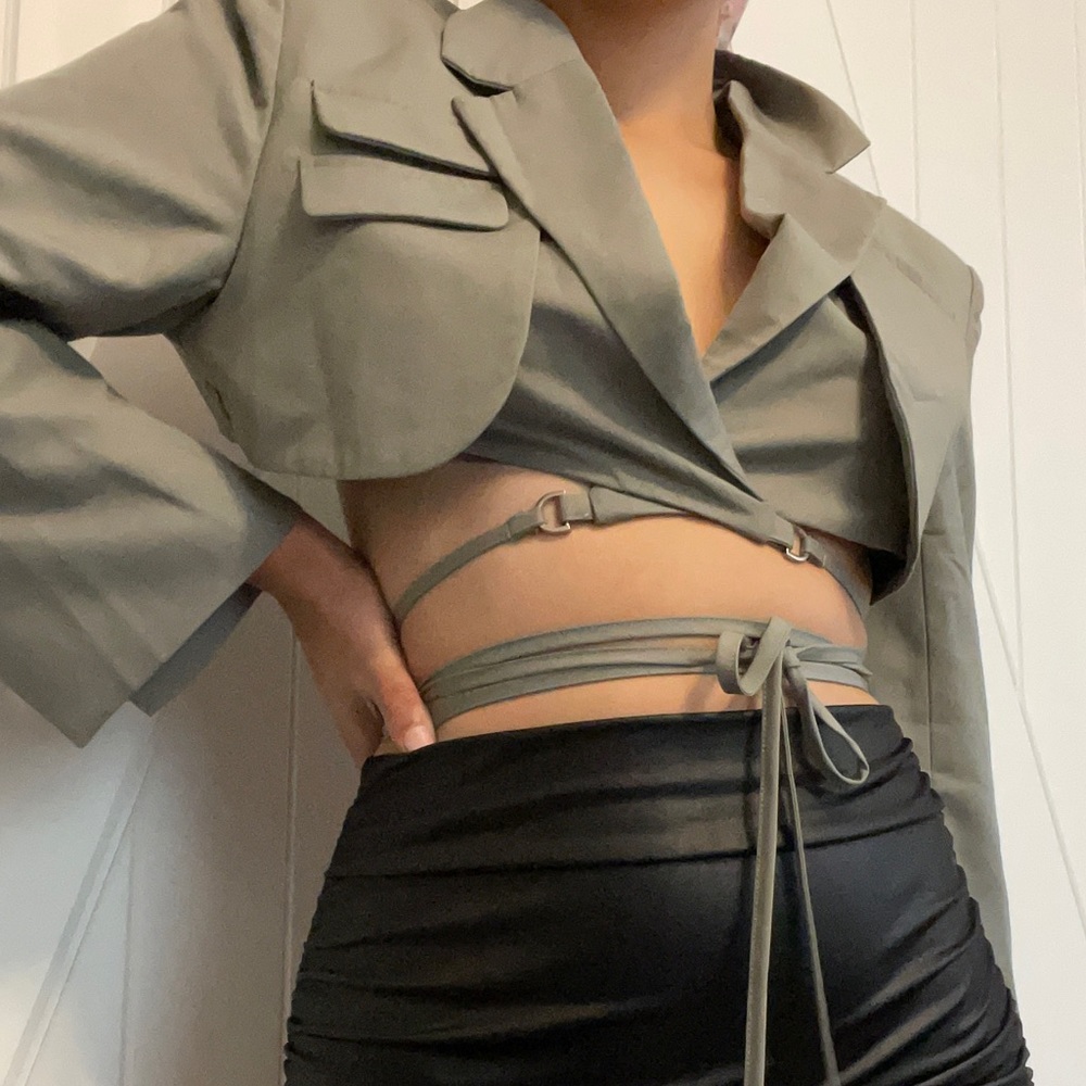 Cropped tie blazer